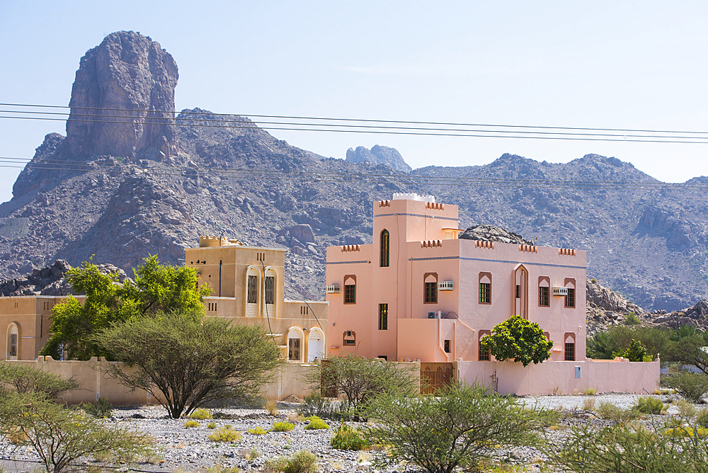 Isolated house near Al-Hamra in the region Ad Dakhiliyah, Akhdar Mountains, Sultanate of Oman, Arabian Peninsula