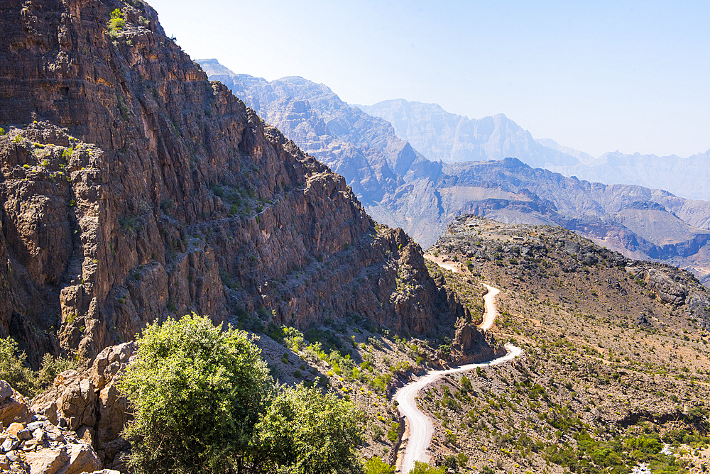 Descending track (Al Barida Road) on the western slope of Djebel Ahkdar from Sharaf al Alamayn Pass (2036m) to Bilad Sayt village and Rustaq road, Sultanate of Oman, Arabian Peninsula, Middle East