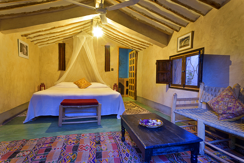 Room in a bungalow of Eco-lodge Hara Oasis on the banks of the River Draa in the large palm grove in Agdz at the foot of Djebel Kissane, Mount Kissane (Jbel Kissane), Draa-Tafilet region, Morocco, North West Africa