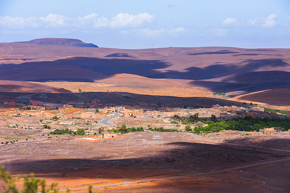 Landscape viewed from Tizi'n-Tinififft mountain pass, on the road from Ouarzazate to Agdz, Draa-Tafilet region, Morocco, North West Africa