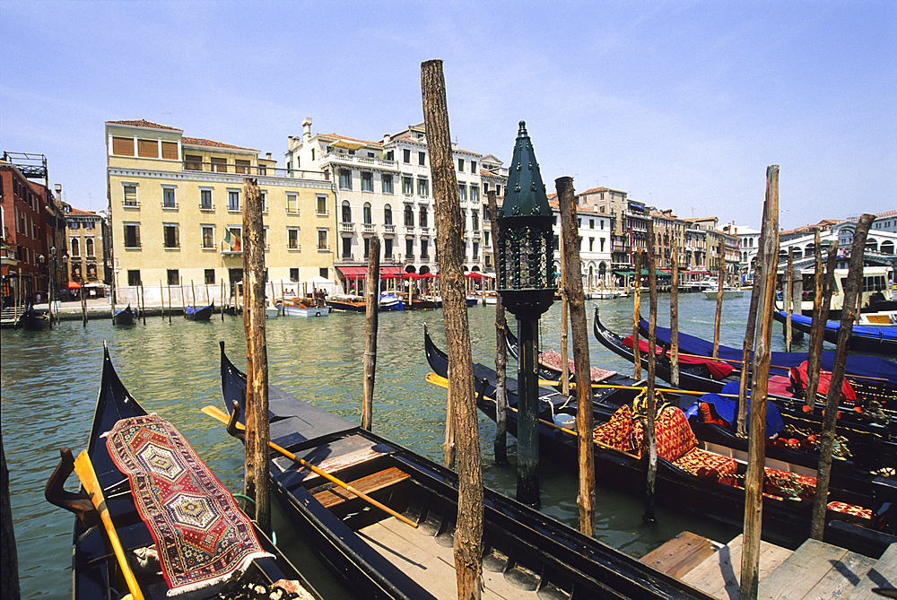 Gondola moored on the Grand Canal, Venice, UNESCO World Heritage Site, Veneto region, Italy, Europe