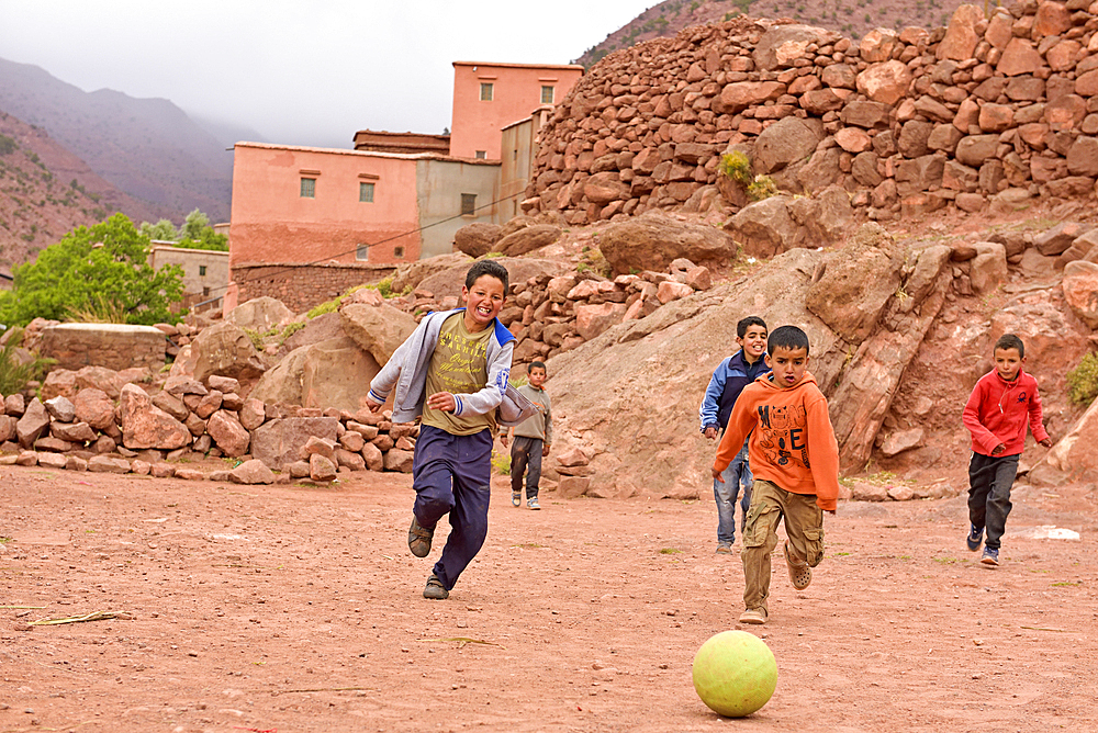 Children of the village of Tighza playing with a ball, Ounila River valley, Ouarzazate Province, region of Draa-Tafilalet, Morocco, North West Africa