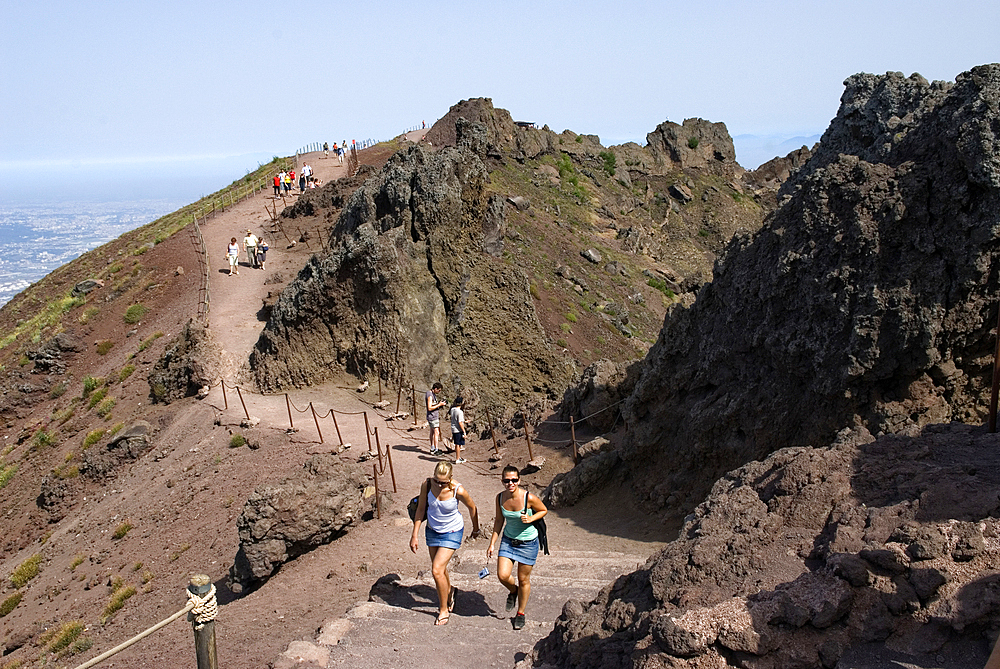 People walking on the edge of the crater of Mount Vesuvius, Province of Naples, Campania region, Italy, Europe