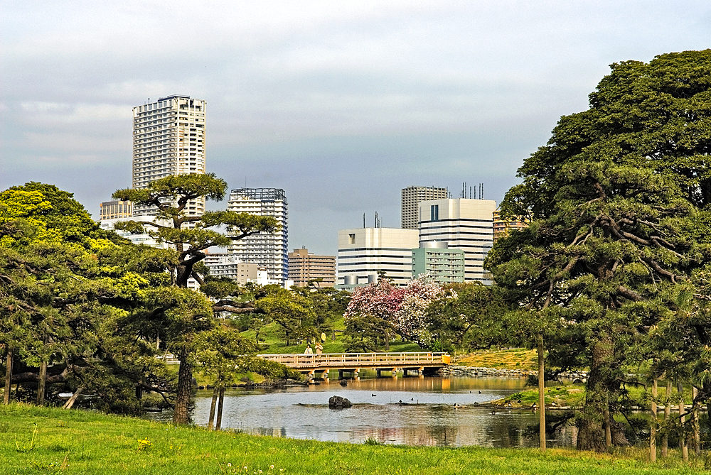 Hama-rikyū Gardens, next to Shiodome area, in Chuo district at the mouth of the Sumida River, Tokyo, Japan