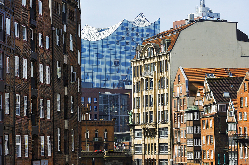 View over the Nikolaifleet canal from the Holzbrucke bridge with the Elbphilharmonie building in the background, Hamburg, Germany, Europe