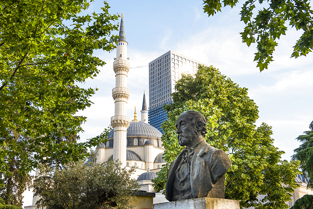 Bust of Jeronim de Rada, 1814-1903, most influencial Albanian writer of the 19th century, with the Namazgjah Mosque in the background, Tirana, Albania, Europe