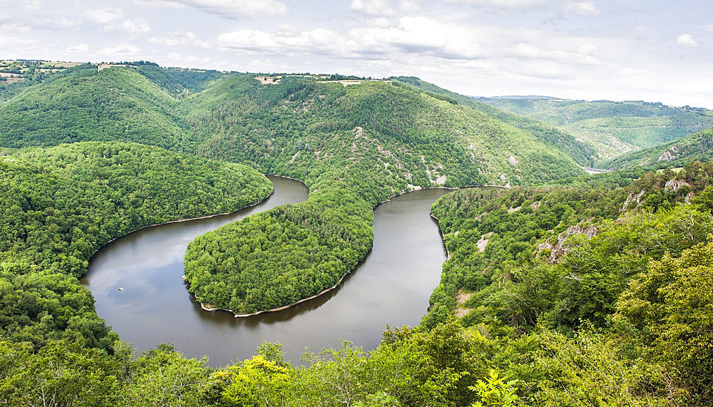 Queuille's meander (Meandre de Queuille) of the Sioule River, Puy-de-Dome department, Auvergne-Rhone-Alpes region, France, Europe