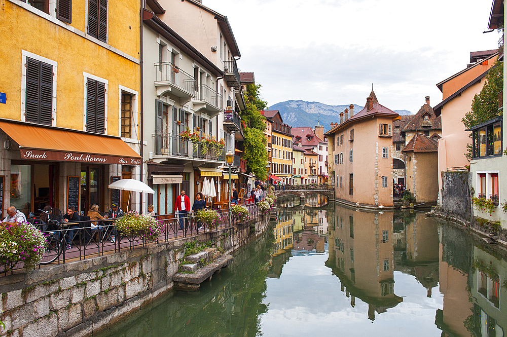 View of the Thiou river flowing through the old city of Annecy, Haute-Savoie department, Rhone-Alpes region, France, Europe