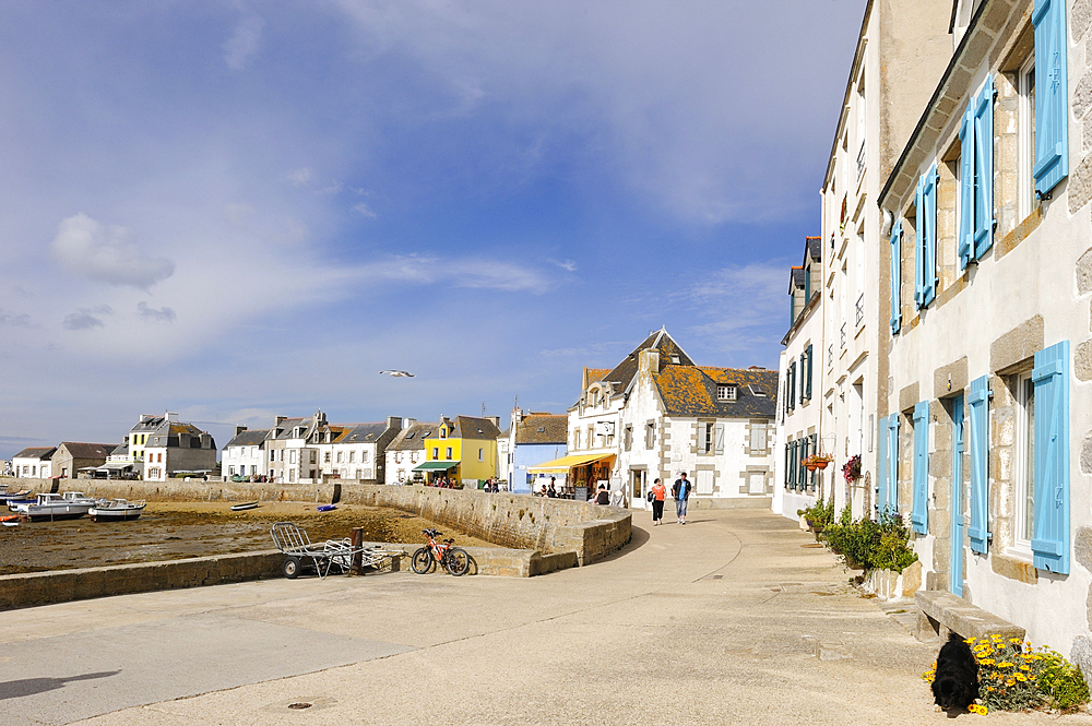 quai du Vieux Port,Ile de Sein,au large de la Pointe du Raz,Finistere,Bretagne,France,Europe de l'ouest//quay of the Old Port,Ile de Sein,off the coast of Pointe du Raz,Finistere department,Brittany region,west of France,western Europe
