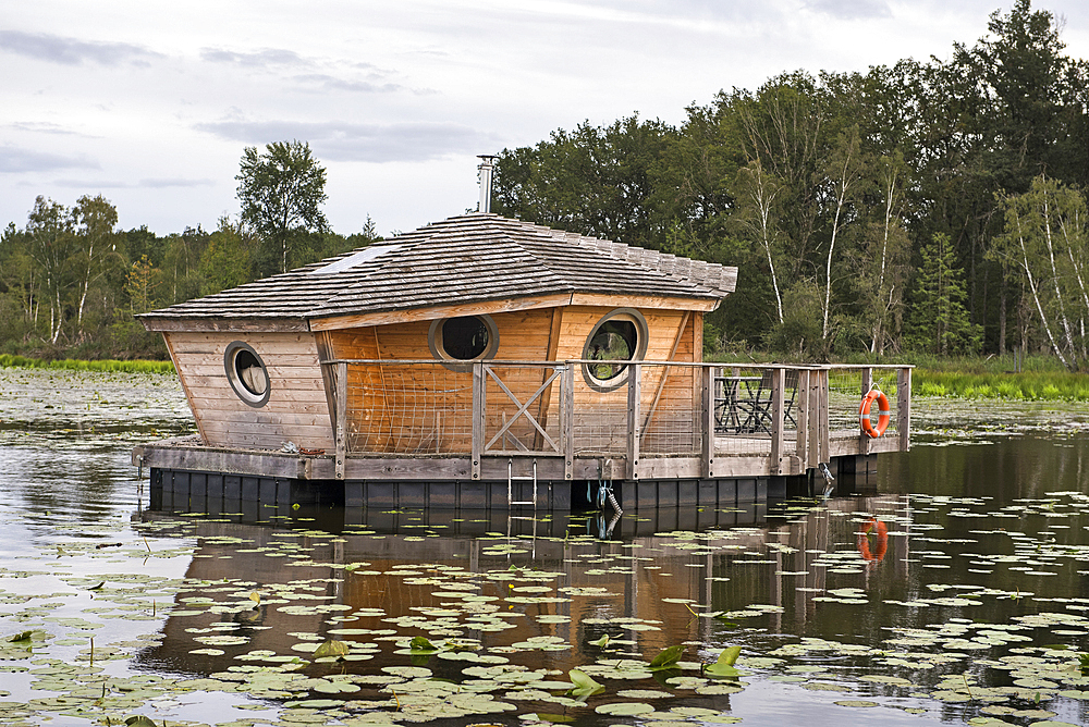 Floating cabin of Clos de la Loutre (Otter's cottage), Etang de Bornacq, Loye-sur-Arnon, Cher department, Historic Province of Berry, Centre-Valde Loire region,