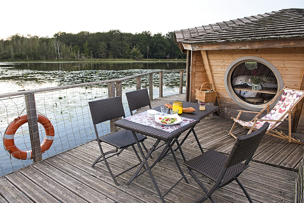 Floating cabin of Clos de la Loutre (Otter's cottage), Etang de Bornacq, Loye-sur-Arnon, Cher department, Historic Province of Berry, Centre-Valde Loire region,