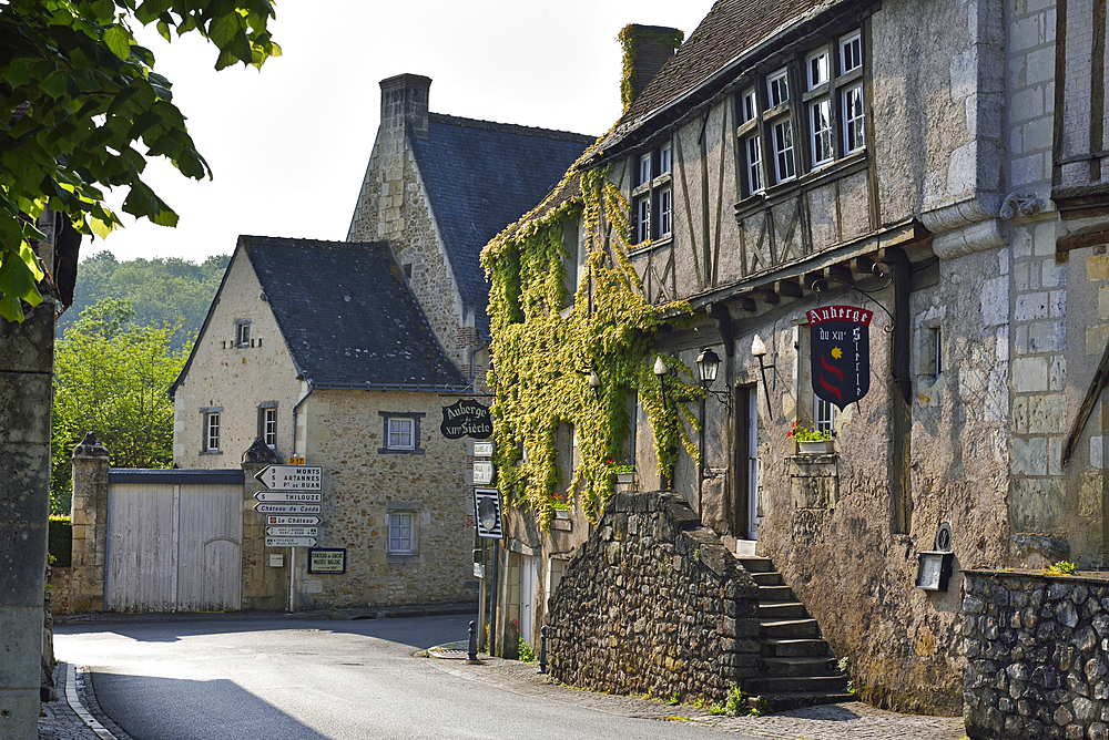 Auberge du XIIeme siecle, Sache en Touraine, department of Indre-et-Loire, Centre-Val de Loire region, France, Europe
