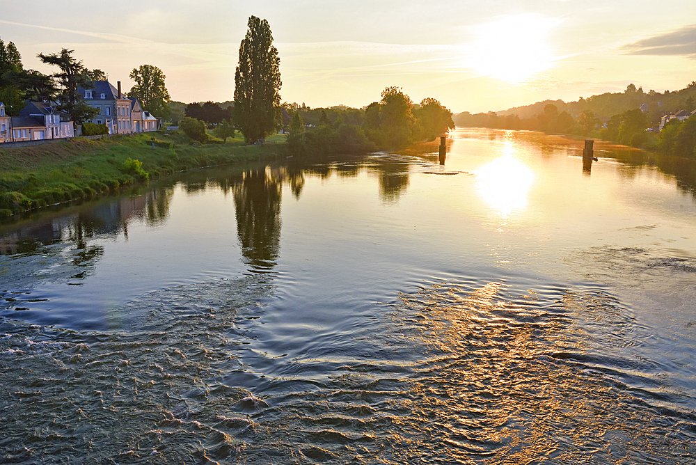 The Loire River at Amboise, Touraine, department of Indre-et-Loire, Centre-Val de Loire region, France, Europe