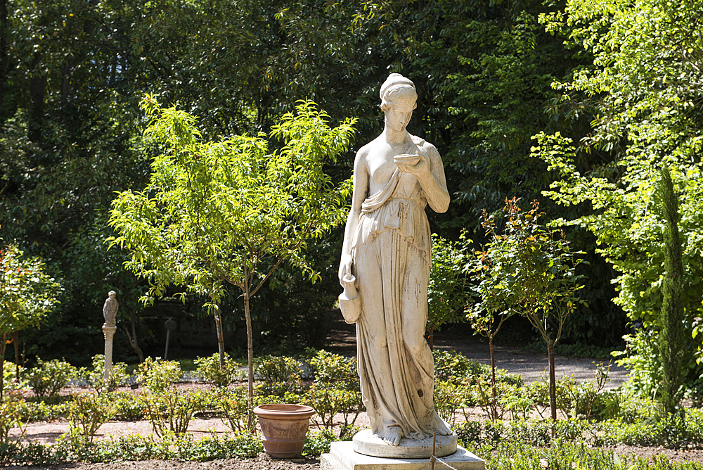 Statue in the 'Parquets Pacelliens' of the Royal Domain of Chateau-Gaillard at Amboise, Touraine, department of Indre-et-Loire, Centre-Val de Loire region, France, Europe