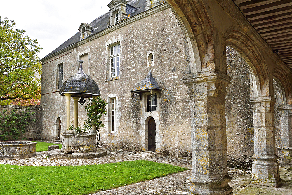 Covered gallery, East wing and the well of the Chateau de Talcy, bought in 1517 by Salviati, a Florentine banker, known as the father of Cassandre who was the muse of the French poet Pierre de Ronsard, Loir-et-Cher department, Centre-Val de Loire region,