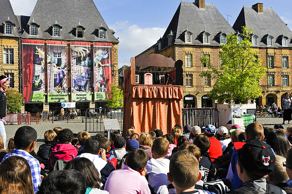 Hand puppets show on the Place Ducale,Festival Mondial des Theatres de Marionnettes (world festival of puppets show), Charleville-Mezieres,Ardennes departement,Champagne-Ardenne region,Northern France,Europe