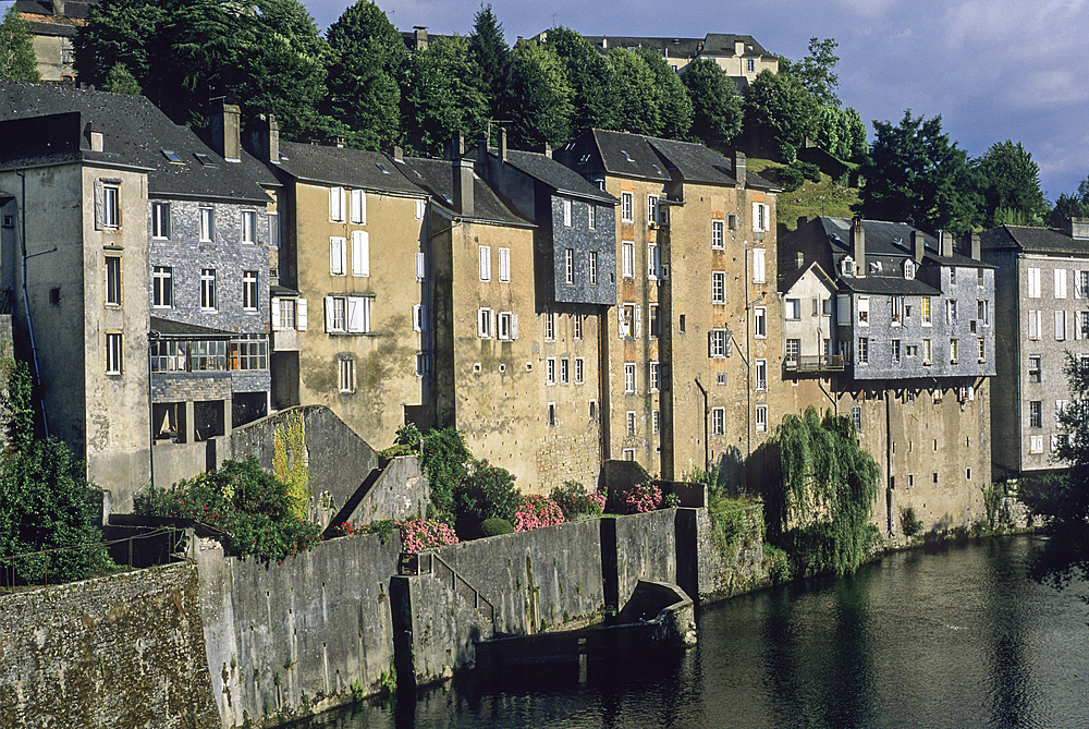 Houses along the gave d'Aspe (Aspe river) at Oloron-Sainte-Marie, Pyrenees-Atlantiques department, Aquitaine region, France,Europe