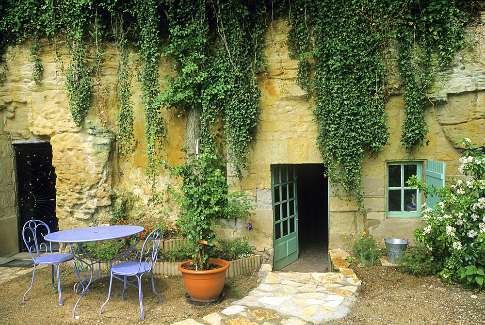 Troglodyte holiday cottage 'La Rose des Ouches', Deneze-sous-Doue, Doue-la-Fontaine, Maine-et-Loire department, Pays de la Loire region, France, Europe