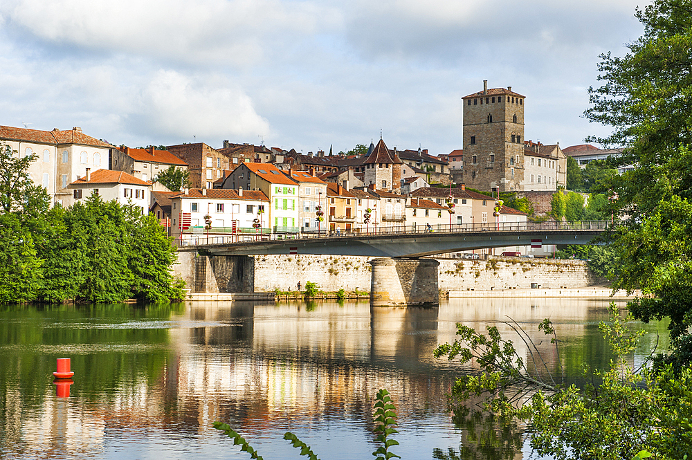 Lot River bank, Cahors, Lot department, region of Midi-Pyrenees, Occitanie, southwest of France, Europe