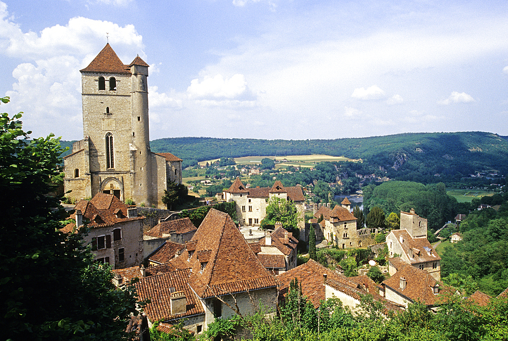 Saint-Cirq-Lapopie overlooking the Lot River valley,Lot department,Midi-Pyrenees region, Occitanie, France, Europe