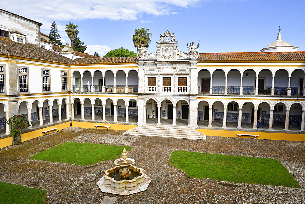 Former Colegio do Espirito Santo courtyard, University of Evora, Alentejo region, Portugal, southwertern Europe