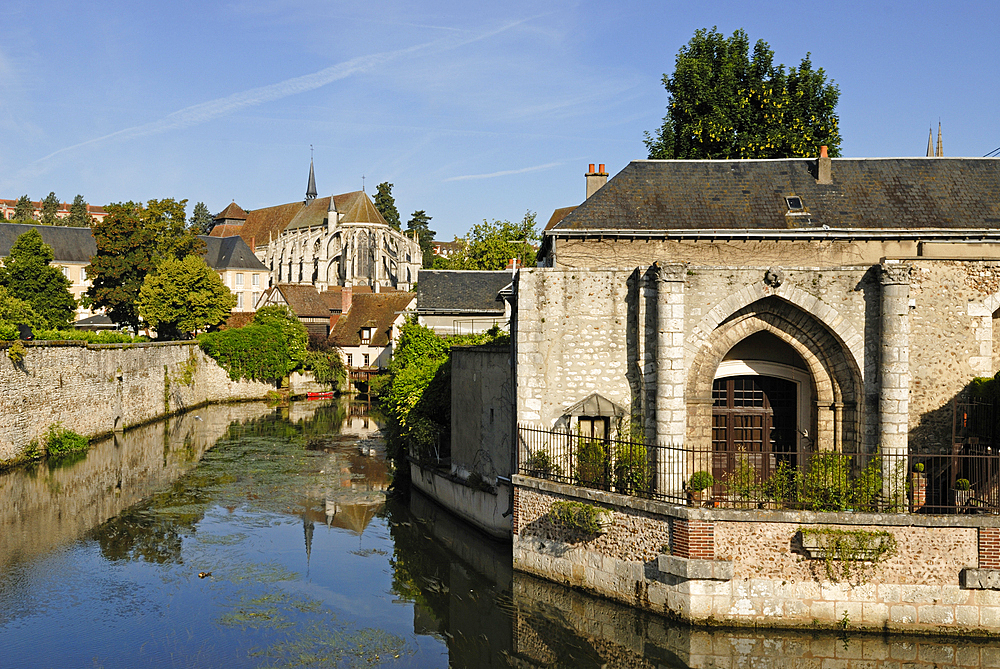 View along the Eure river with the Saint-Pierre Church background, Chartres, Eure-et-Loir department, Centre region, France, Europe