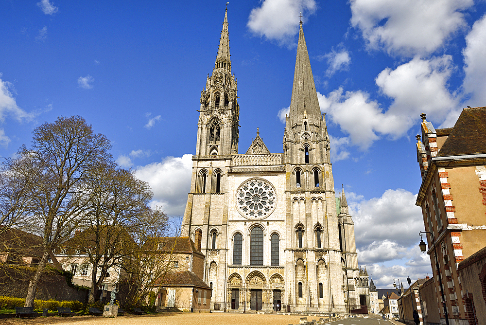 West facade of the Cathedral seen from the forecourt, UNESCO World Heritage Site, Chartres, Eure-et-Loir department, Centre region, France, Europe