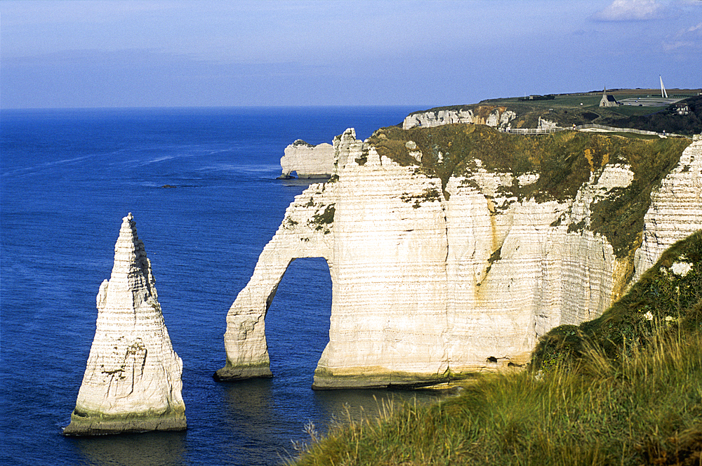 Aval cliff and Needle, Etretat, Cote d'Albatre, Pays de Caux, Seine-Maritime department, Upper Normandy region, France, Europe