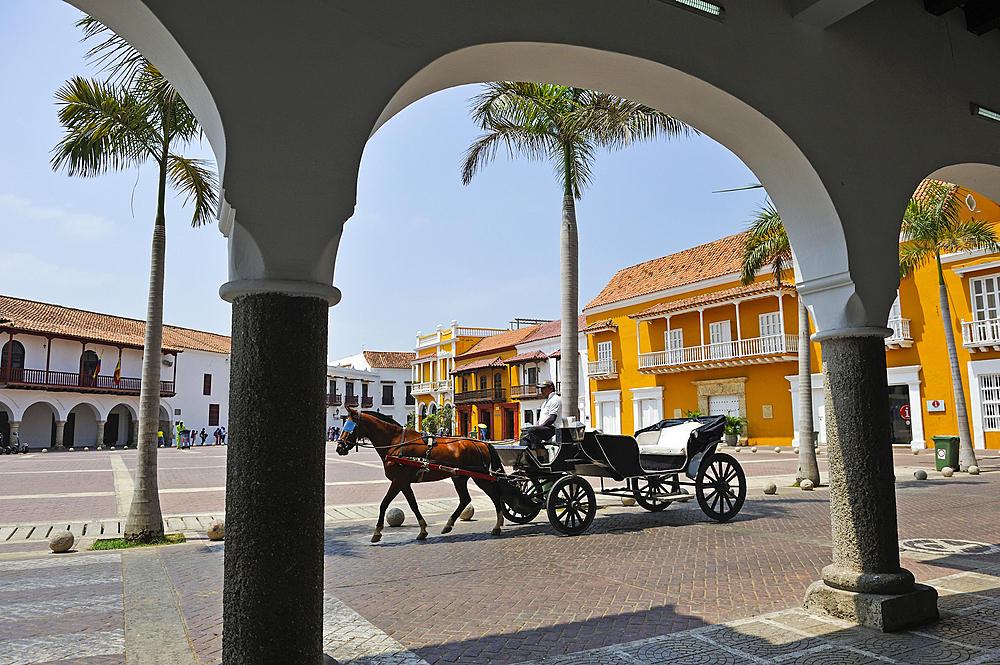 Plaza de la Aduana in downtown colonial walled city, UNESCO World Heritage Site, Cartagena, Colombia, South America