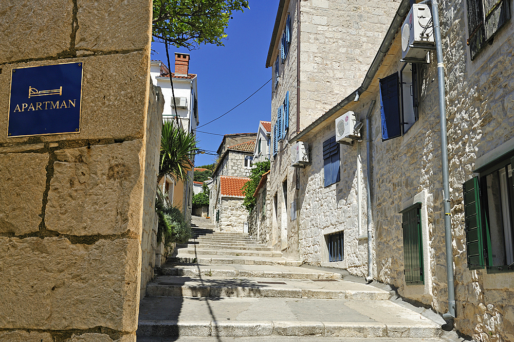 Flat for rent sign in the sidestepping (Boticeva setaliste) leading to the Belvedere at Marjane Hill, Split, Croatia, Southeast Europe