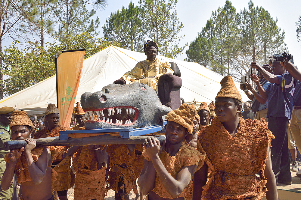 Paramount Chief Chitimukulu arriving to start the Ukusefya Pa Ng'wena Ceremony riding on his crocodile chair, Kasama, Zambia, Africa