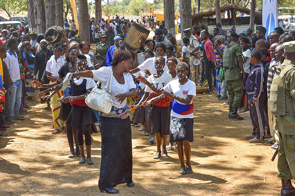 People arriving for the Ukusefya Pa Ng'wena Ceremony, Kasama, Zambia, Africa