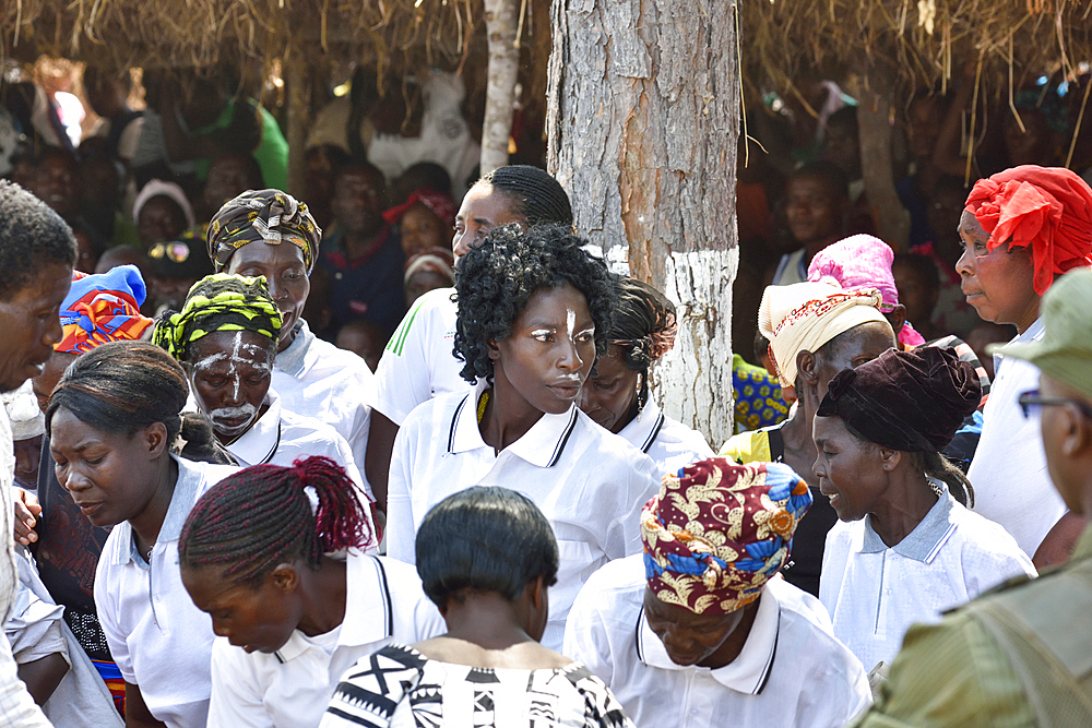 People arriving for the Ukusefya Pa Ng'wena Ceremony, Kasama, Zambia, Africa