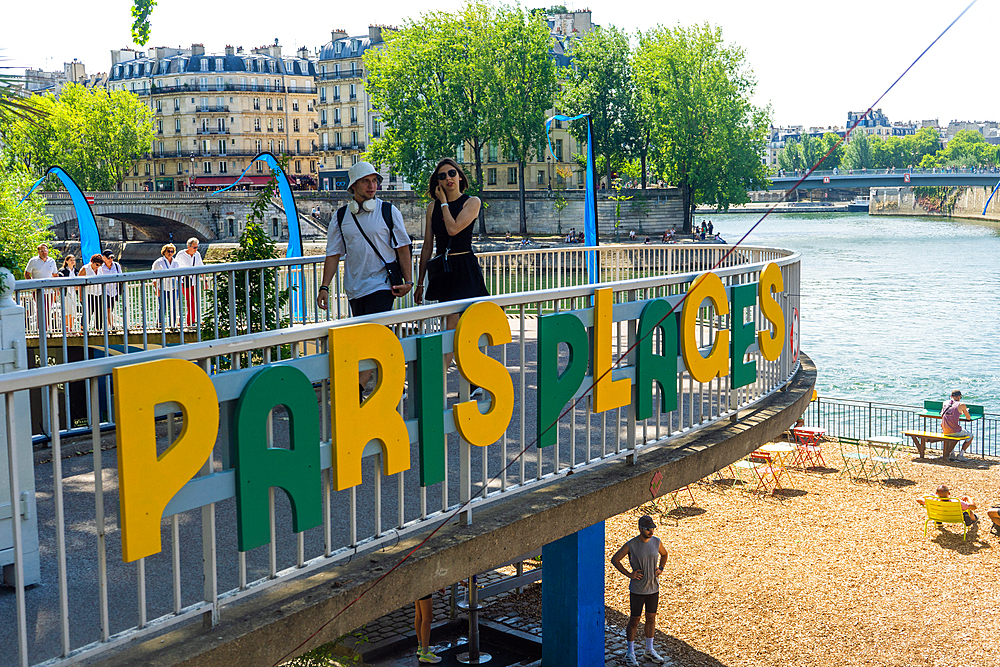 Walkway leading to Paris Plage, a temporary beach set up every summer by the river