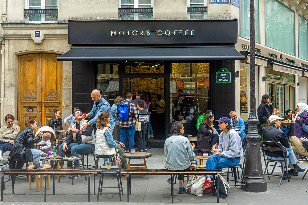 Coffee shop Motors Coffee on rue des Halles on summer day