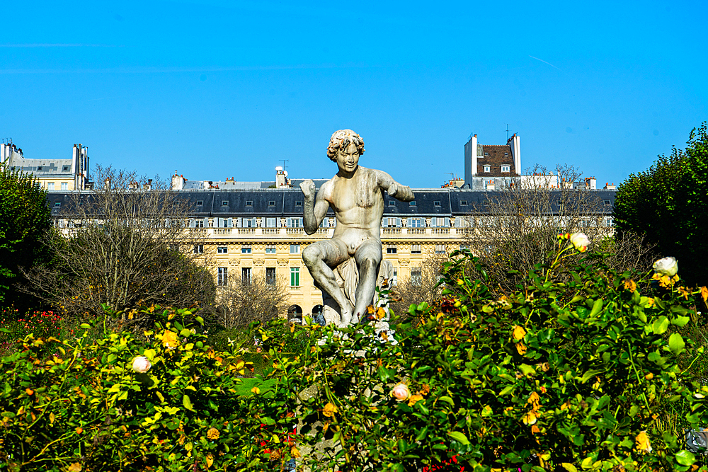 Statue, Jardin du Palais Royal, Paris, France