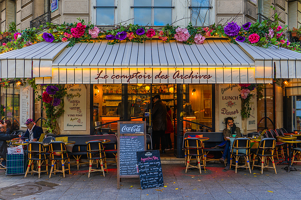 Terrace of restaurant Le Comptoir des Archives on Rue Rambuteau