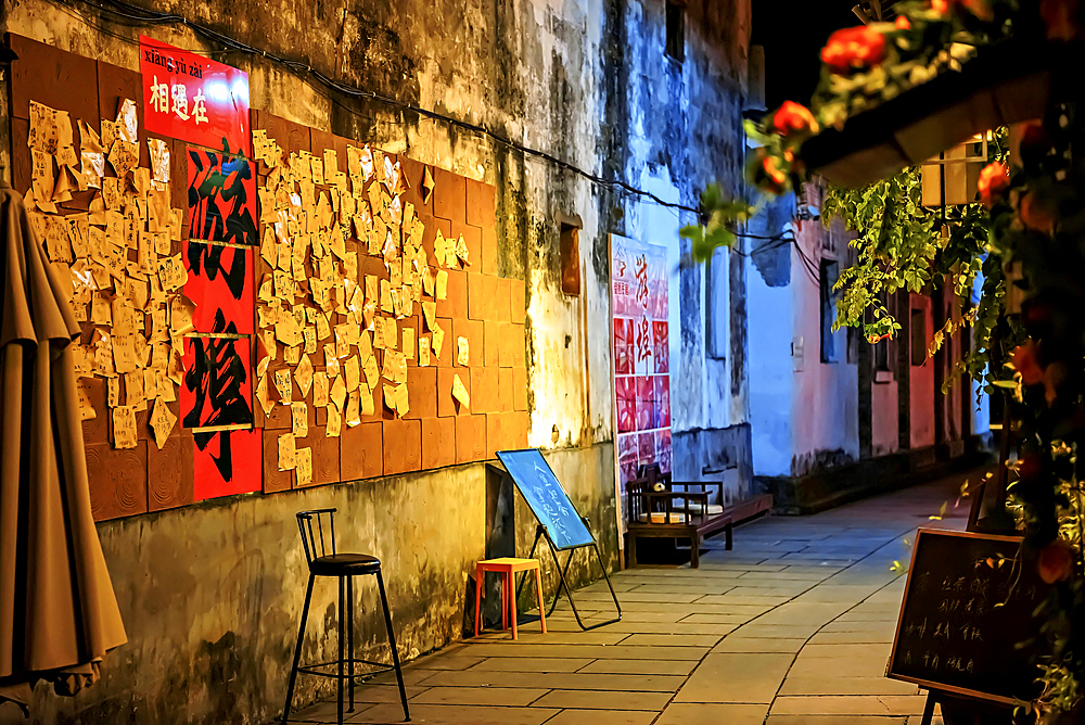 Youbu Old Town at night, Lanxi County, Jinhua City, Zhejiang Province, China. Located at the intersection of 4 provinces, merchants have gathered here since the Ming Dynasty and is renowned for its 5a.m. morning tea (breakfast) culture.