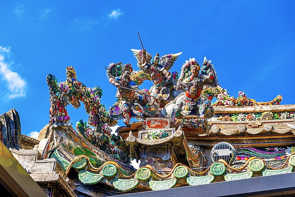 Intricate porcelain inlay sculptures on rooftops of the Mazu Palace, a Tianhou Temple built in 1879. Shantou, Guangdong Province, China