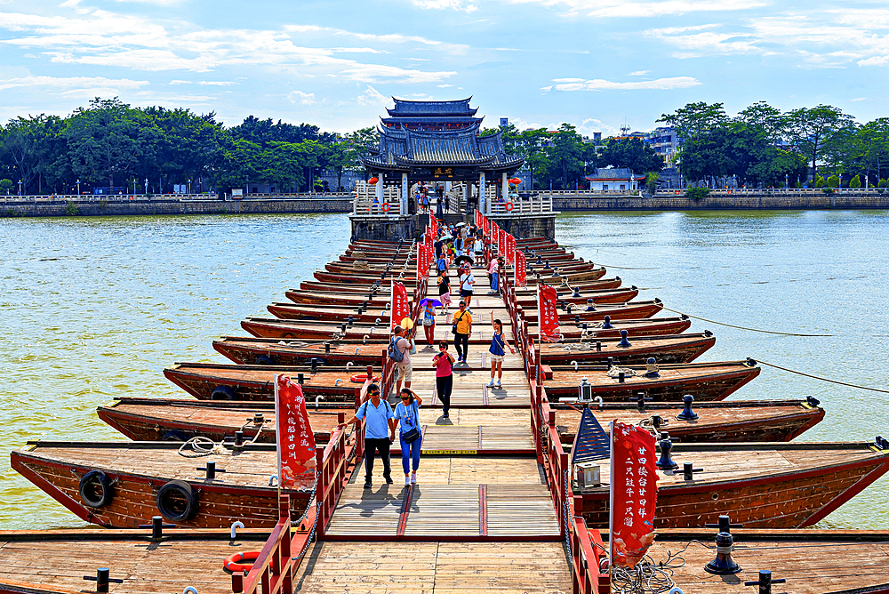 Guangji Bridge, built 1170, one of China's four famous ancient bridges. The bridge is connected by 18 boats that can be removed to allow passage of vessels. Chaozhou, Guangdong province, China