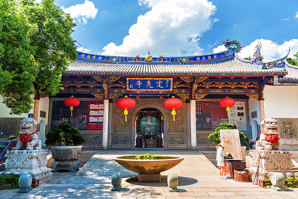 Dingguang Temple, aka White Pagoda Temple, Fuzhou, Fujian Province, China. First established 905 AD (rebuilt between 1821-1850).