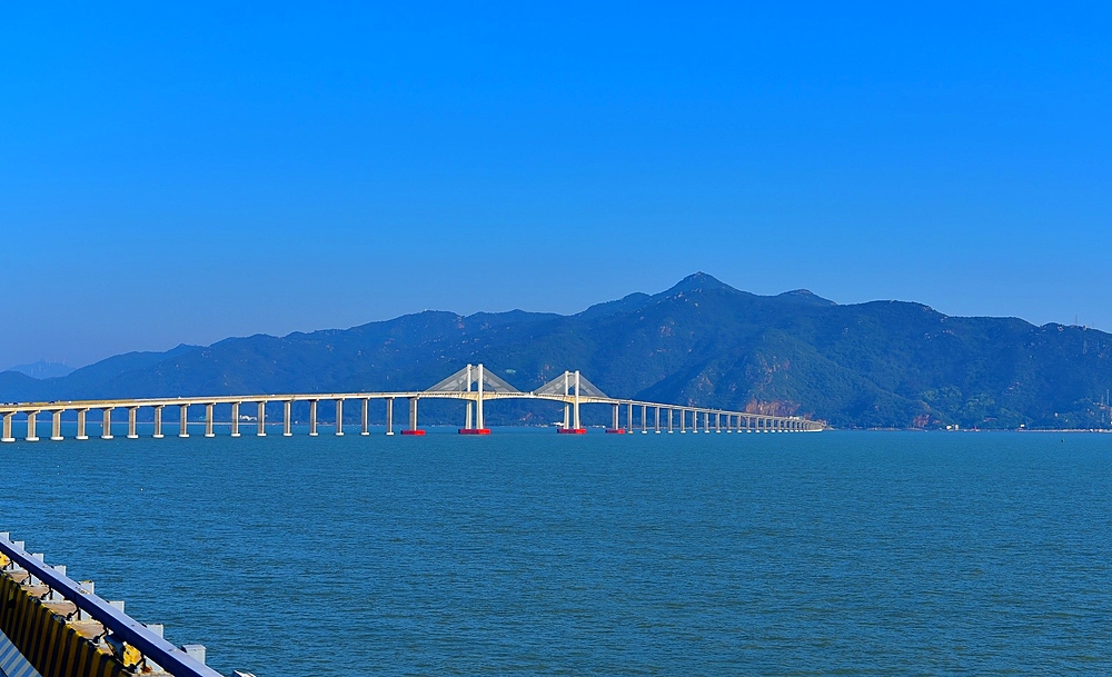 Nan'ao bridge connecting mainland Shantou City to Nan'ao Island, Shantou City, Guangdong Province, China. The bridge is 9.3 km long. Nan'ao Island is a resort island of Shantou City.