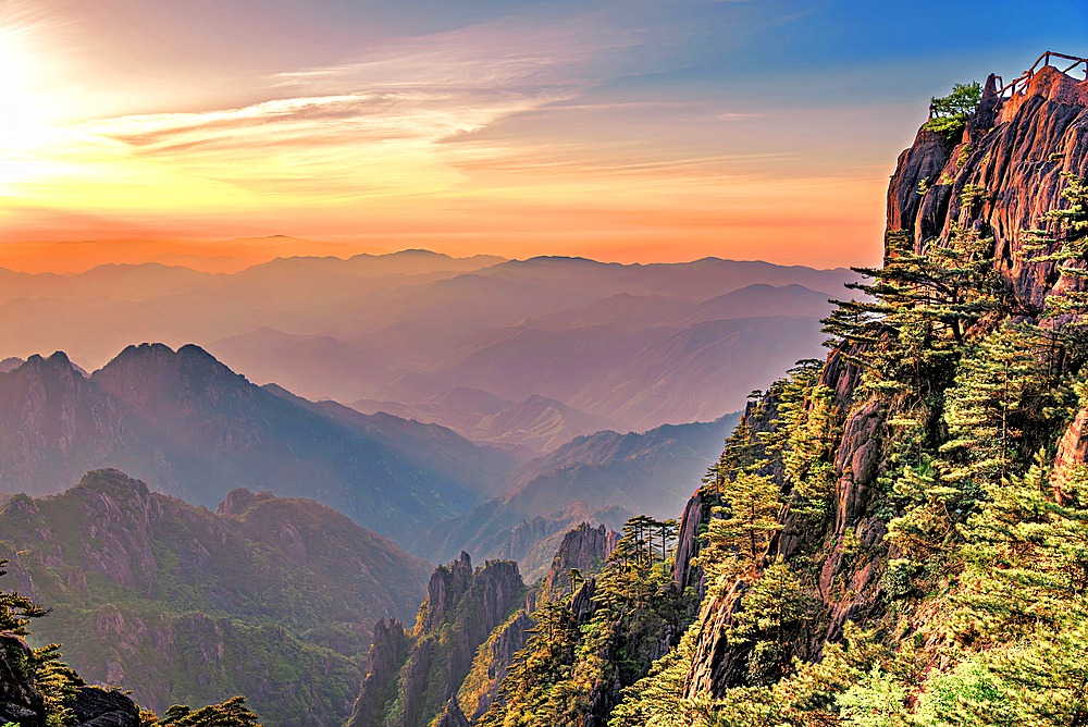 Sunrise in Huangshan (Mt Huang/Yellow Mountain), UNESCO World Heritage and UNESCO Global Geopark, Anhui Province, China.
