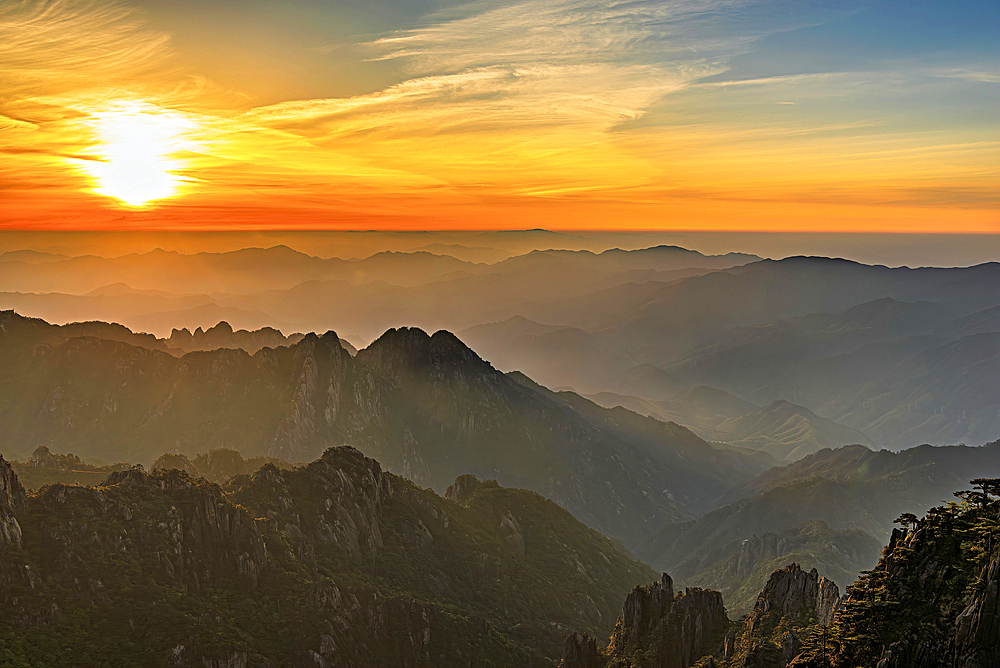 Sunrise in Huangshan (Mt Huang/Yellow Mountain), UNESCO World Heritage and UNESCO Global Geopark, Anhui Province, China.
