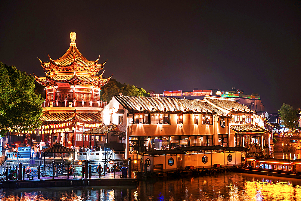 Shantang Street at night. Shantang Street is a walking street with a history of 1200 years. Suzhou is often known as the Venice of China. Suzhou City, Jiangsu, China
