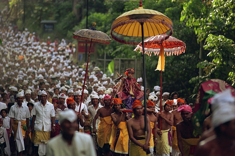 Hindu procession, Bali, Indonesia, Southeast Asia, Asia