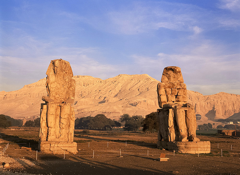 Colossi of Memnon, West Bank of the Nile, Thebes, UNESCO World Heritage Site, Egypt, North Africa, Africa