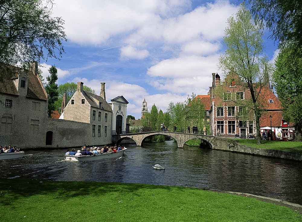 Begijnhof (Beguinage), Bruges, Belgium, Europe