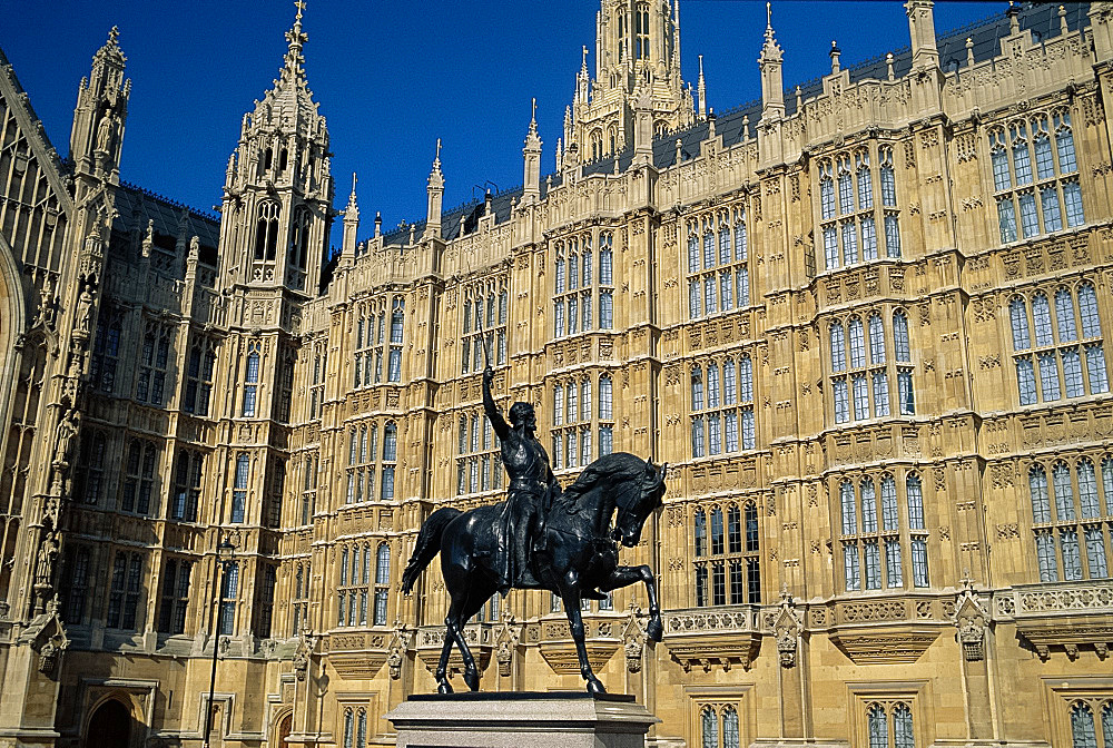 Statue before the Houses of Parliament, London, England, UK *** Local Caption ***