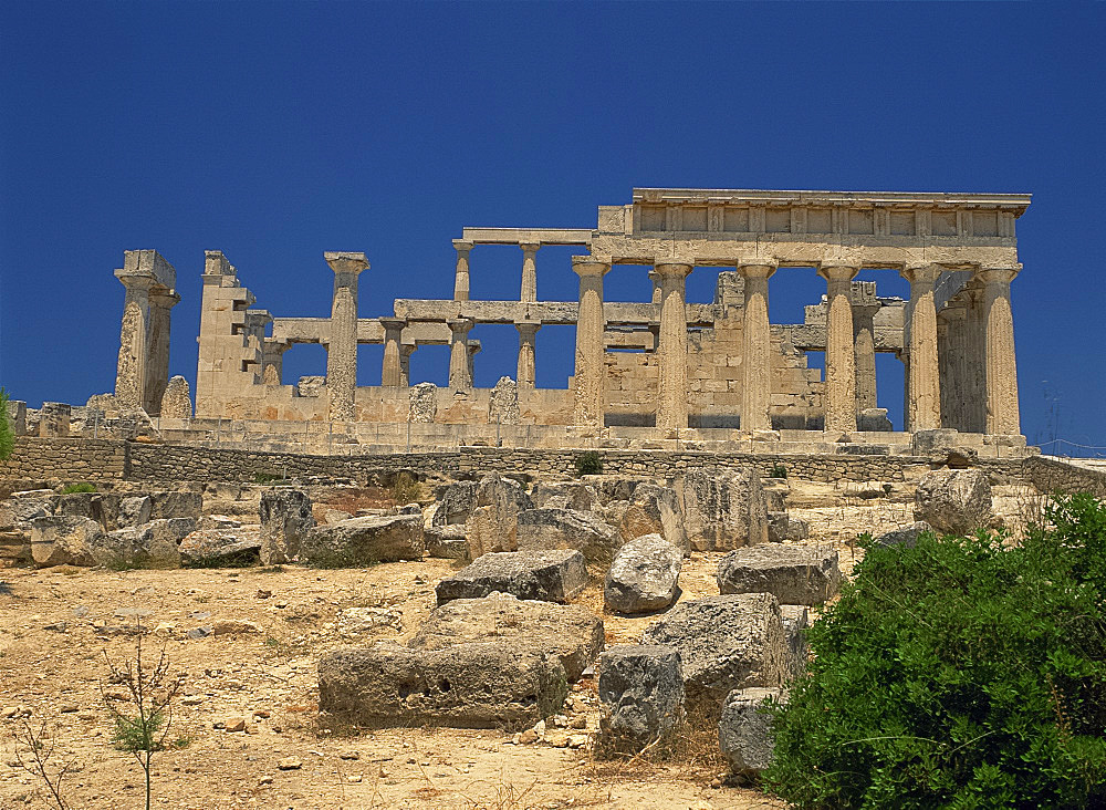 Temple of Aphaia, on Aegina, Argo Saronic Islands, Greek Islands, Greece, Europe